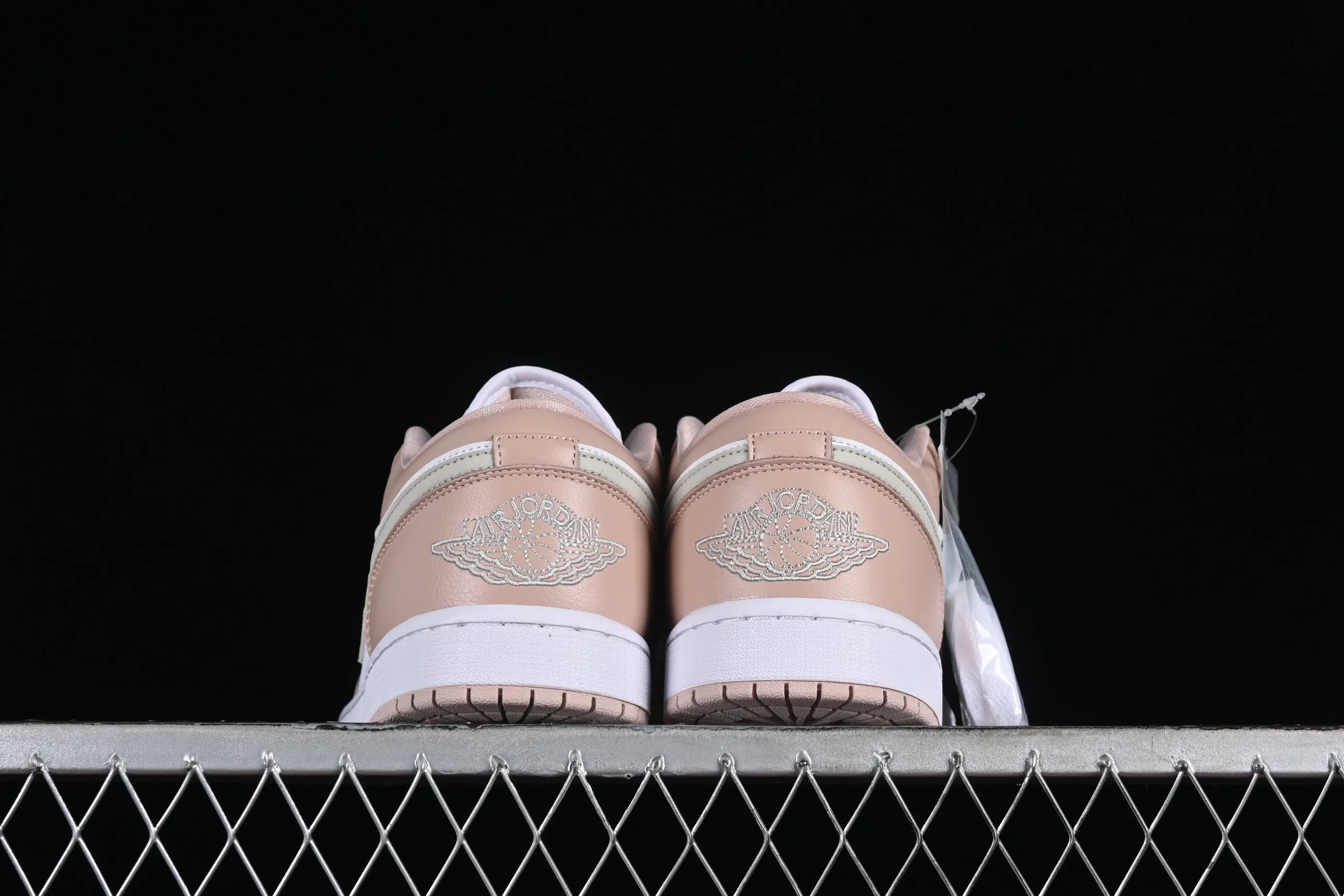 All categories Air Jordan Jordan series basketball shoes Air Jordan 1 Low Air Jordan 1 Low AJ1 Joe 1 white and pink low-top cultural and casual sneakers DC0774-120